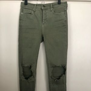 Ripped Knee Skinny Jeans MidRise